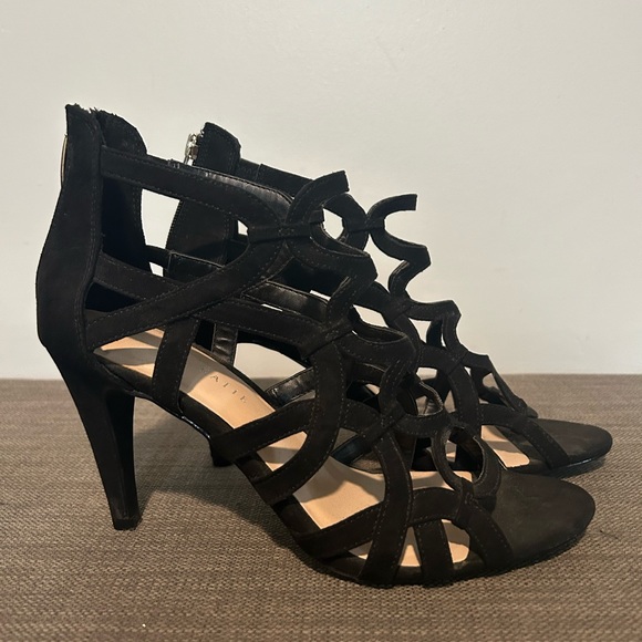 Kelly & Katie Strappy Heels w/ Zipper in Back - Picture 7 of 9